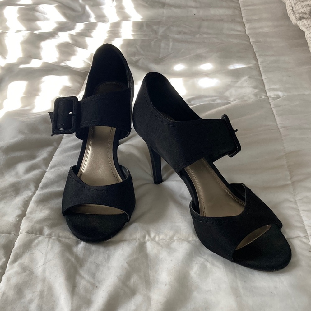 Black heeled sandals